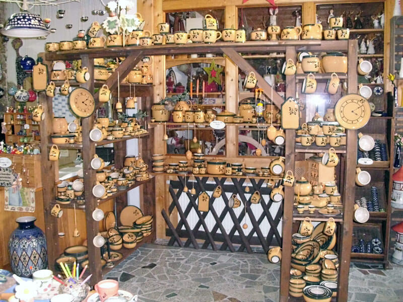 Olivedekor-Abteilung in der Scheune